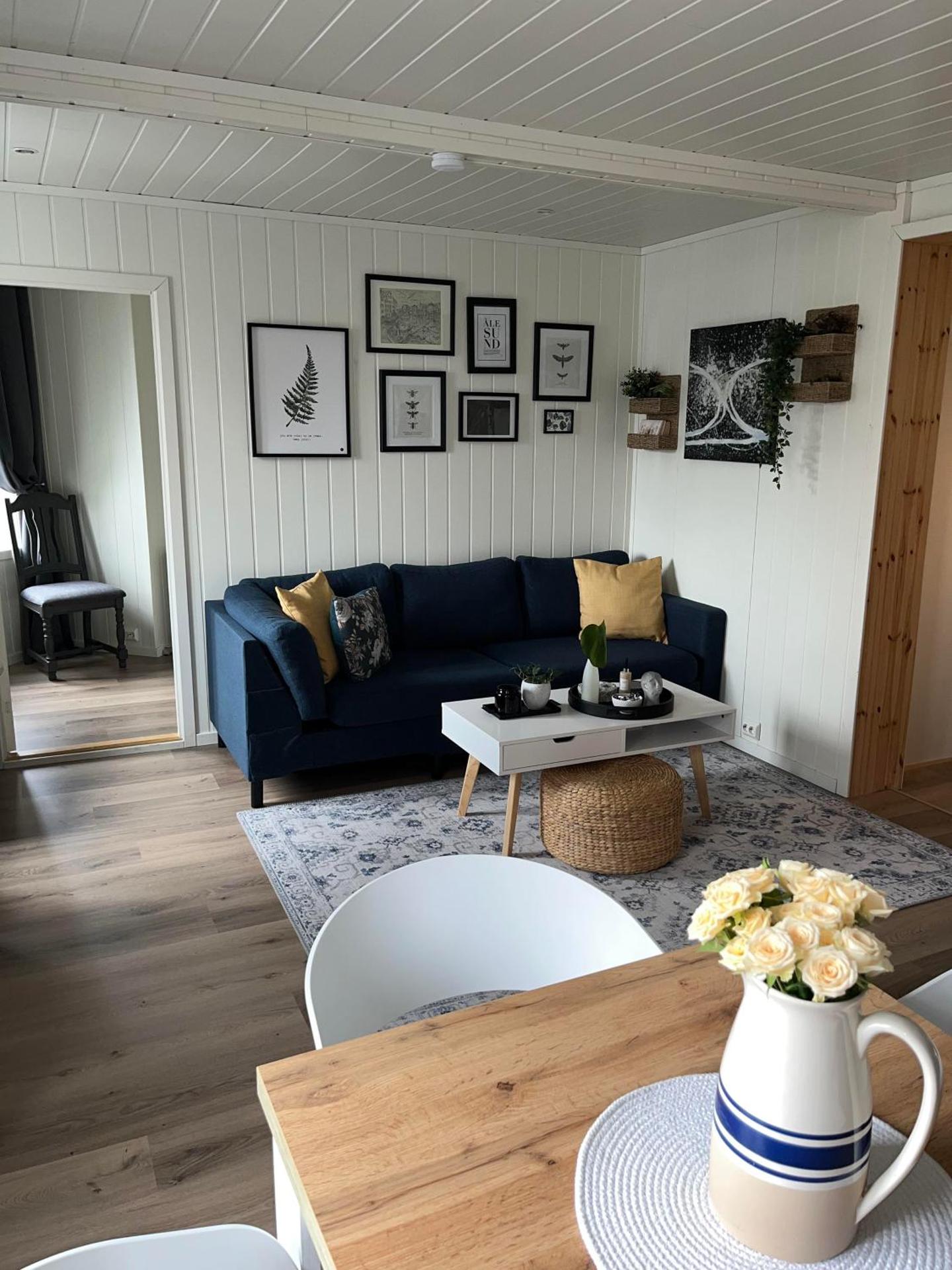 Light home apartment Alesund with free parking