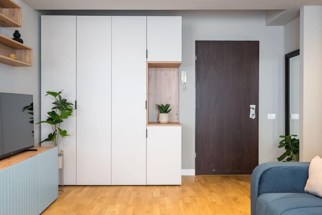 Bright 1BR Flat - New Midtown Building + Terrace