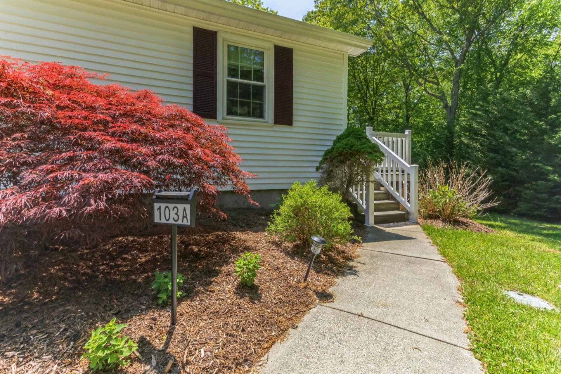 Cozy Bungalow Just Minutes from Mystic, Westerly Beaches, Boating and Casinos! bungalow