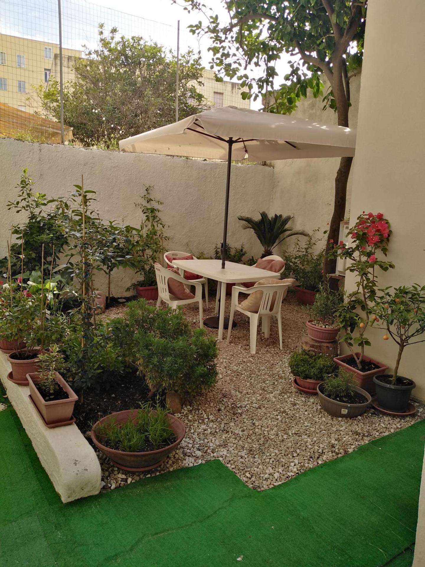 Flowered House with garden