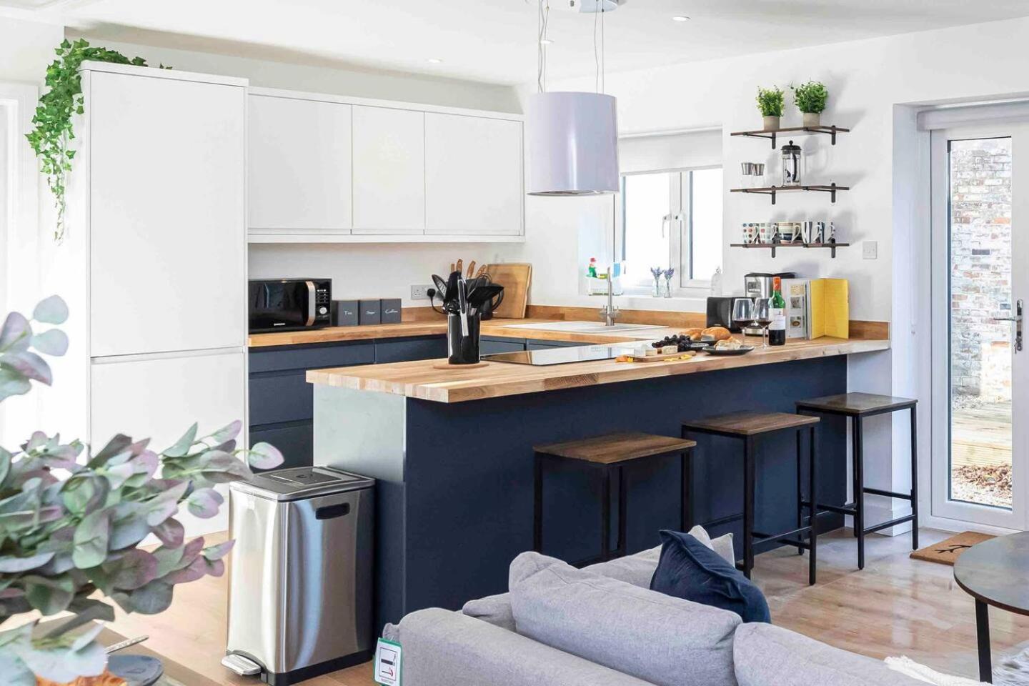 Gorgeous SeaHaze sleeps 8 new forest +bikes/chef