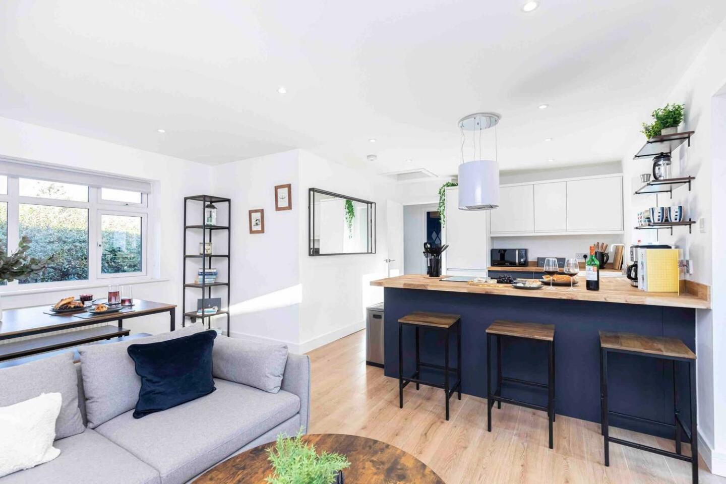 Gorgeous SeaHaze sleeps 8 new forest +bikes/chef