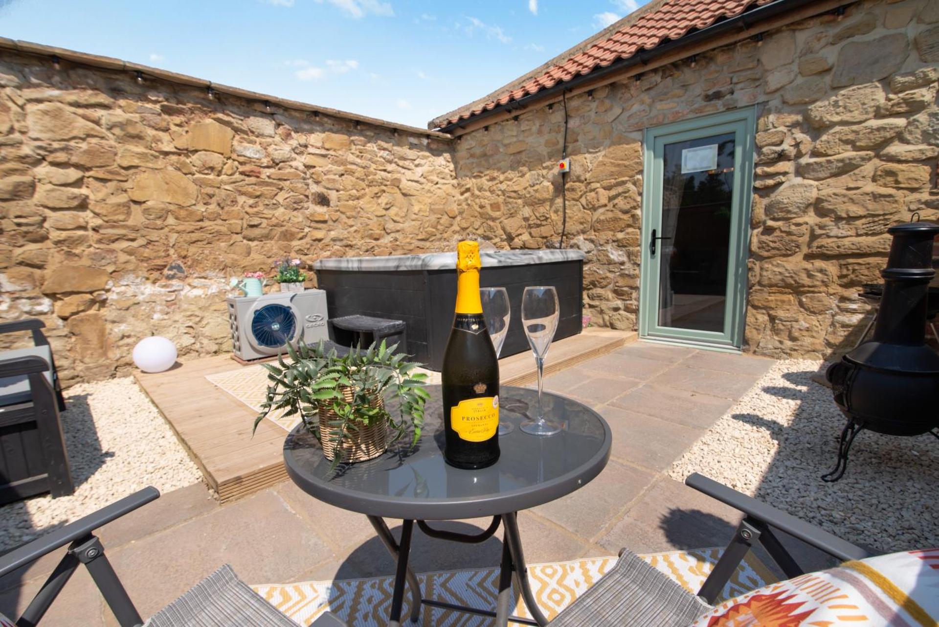 The Old Moat Barn - With Private Hot Tub