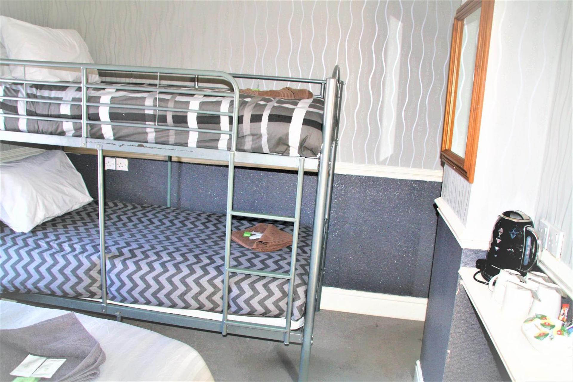 Quadruple Room with Private Bathroom