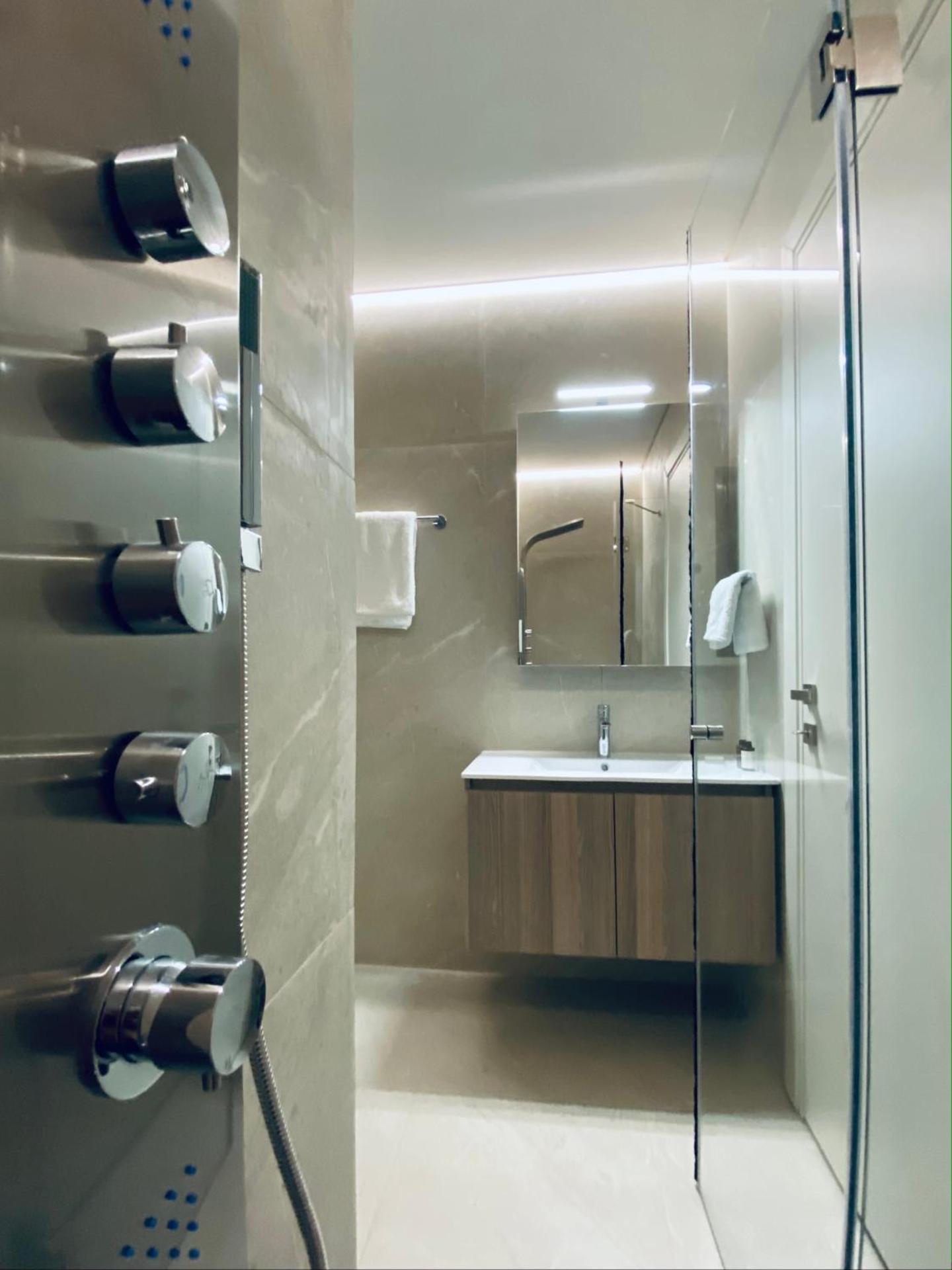 Athens Riviera 2-Bed Apt & Pool Access #Unoblu®