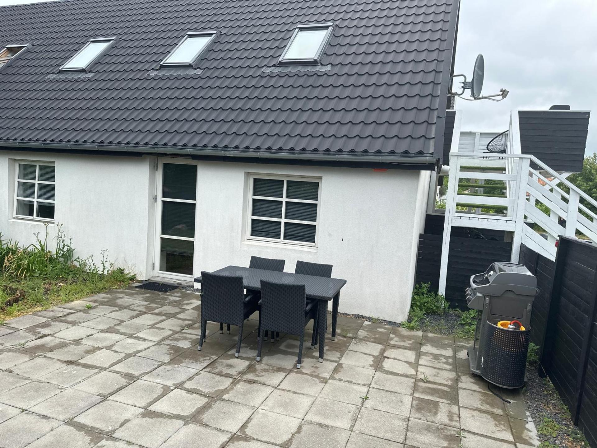 2 bedroom apartment near the sea