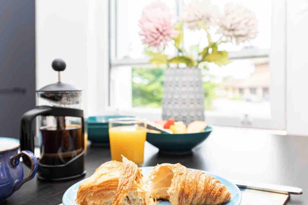 Sleeps 6 The Lovely Lymington Lock off