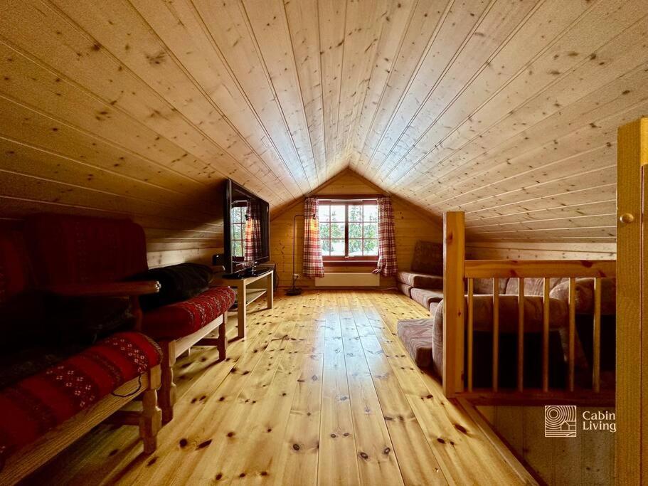 Large cabin with Sjusjøens best view, sauna and ski in out