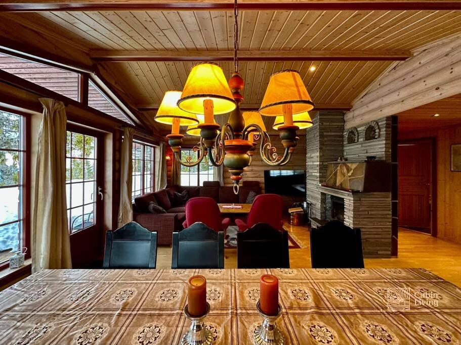 Large cabin with Sjusjøens best view, sauna and ski in out