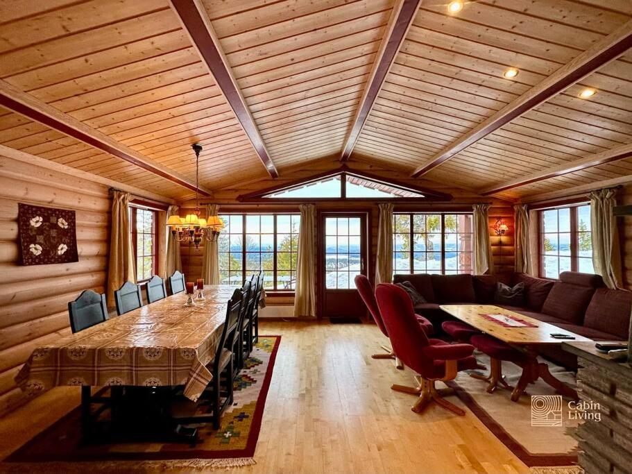 Large cabin with Sjusjøens best view, sauna and ski in out