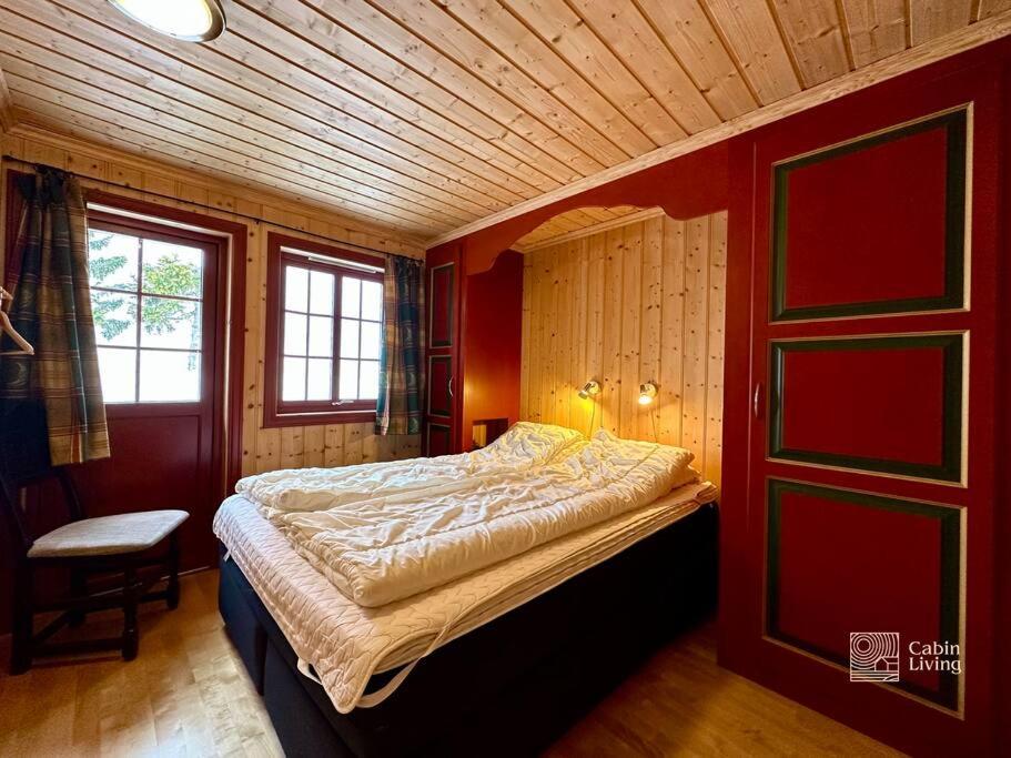 Large cabin with Sjusjøens best view, sauna and ski in out