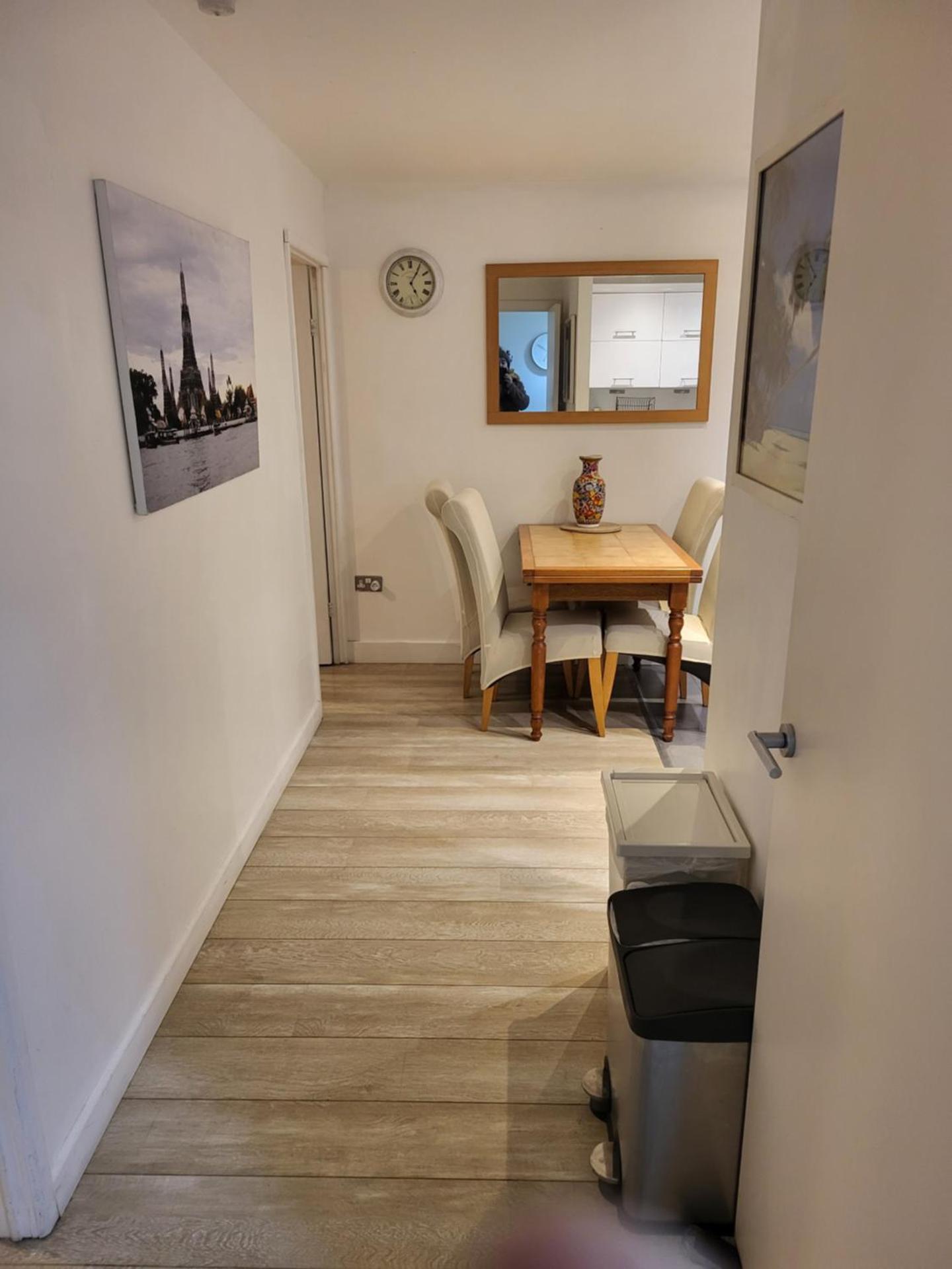 WALKING TO TOWER BRIDGE