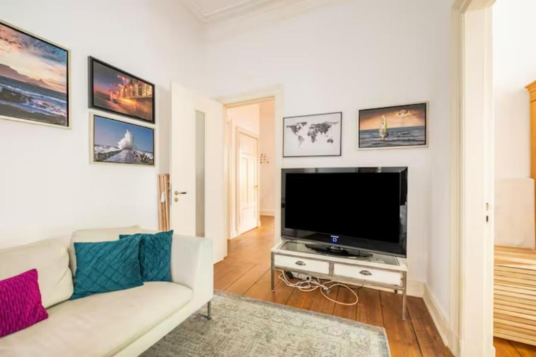 Großzügige 185m2-Altbauwohnung in Bestlage 7Zimmer-2Bäder-2Küchen-2WCs