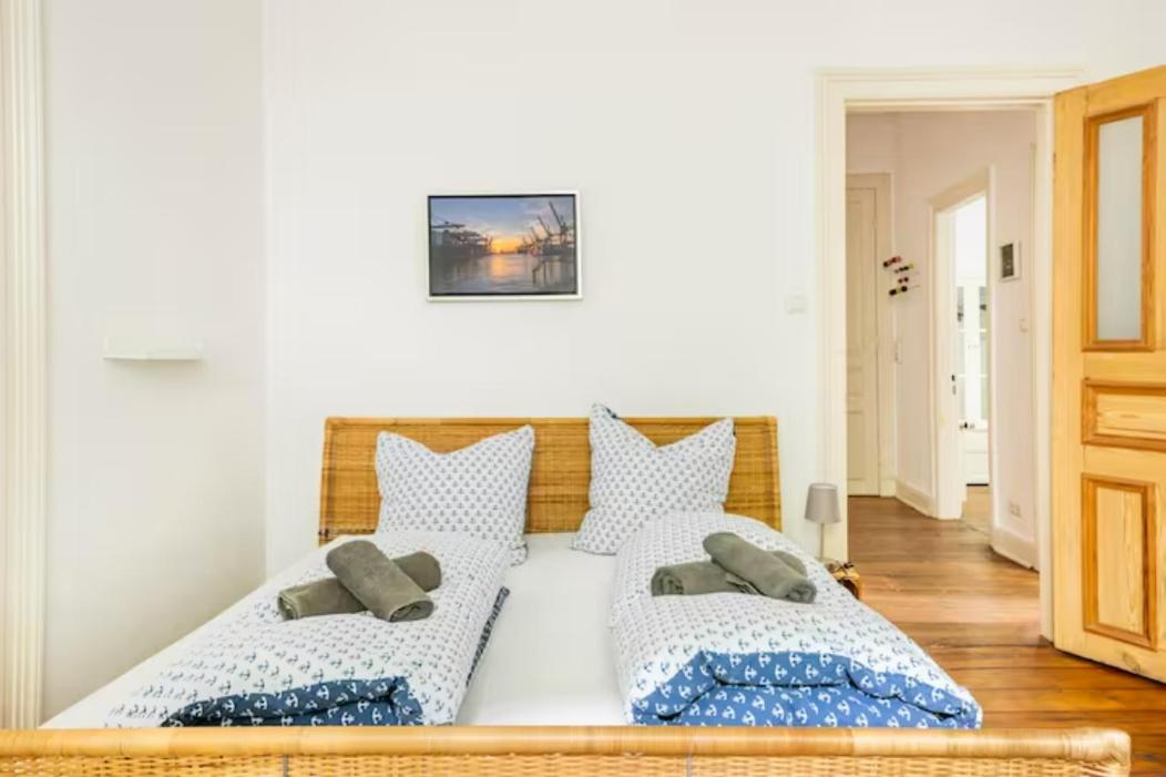 Großzügige 185m2-Altbauwohnung in Bestlage 7Zimmer-2Bäder-2Küchen-2WCs