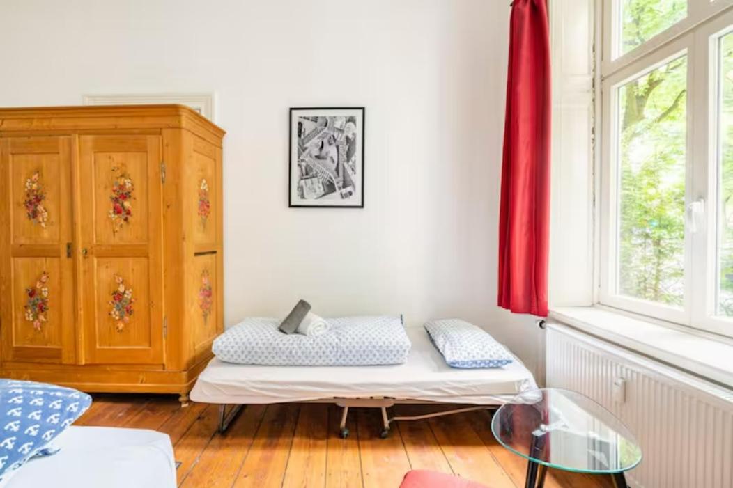 Großzügige 185m2-Altbauwohnung in Bestlage 7Zimmer-2Bäder-2Küchen-2WCs