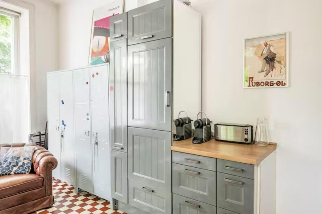 Großzügige 185m2-Altbauwohnung in Bestlage 7Zimmer-2Bäder-2Küchen-2WCs