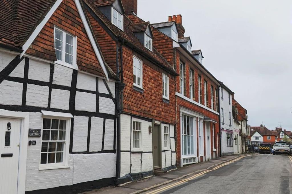 Cosy character cottage in central Marlborough UK