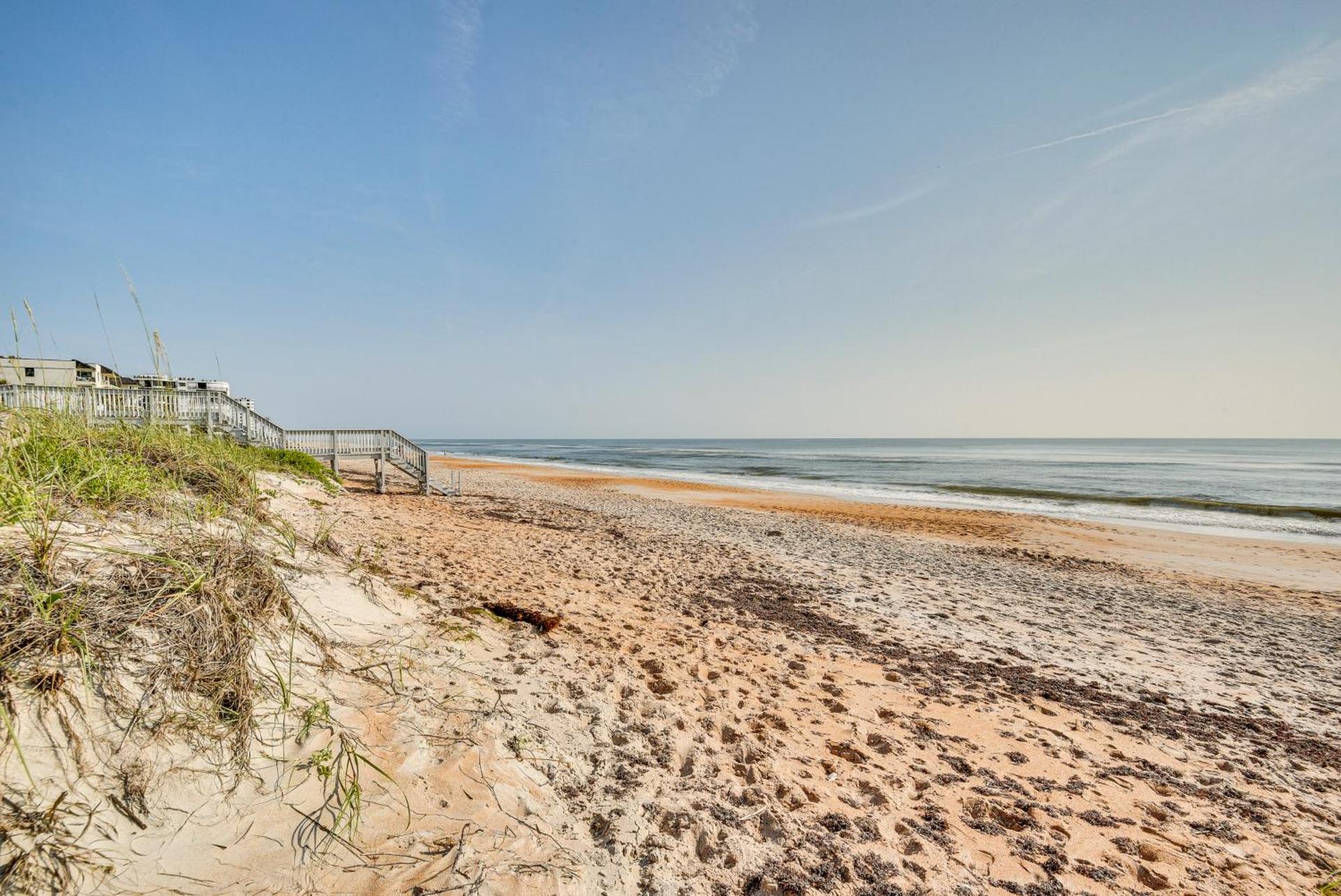 Ormond Beach Home Walk to Community Beach!