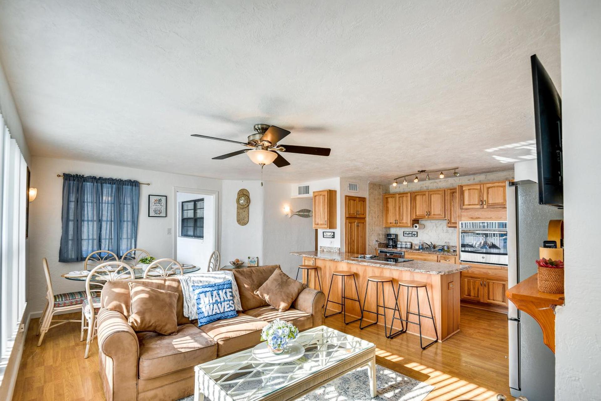 Ormond Beach Home Walk to Community Beach!