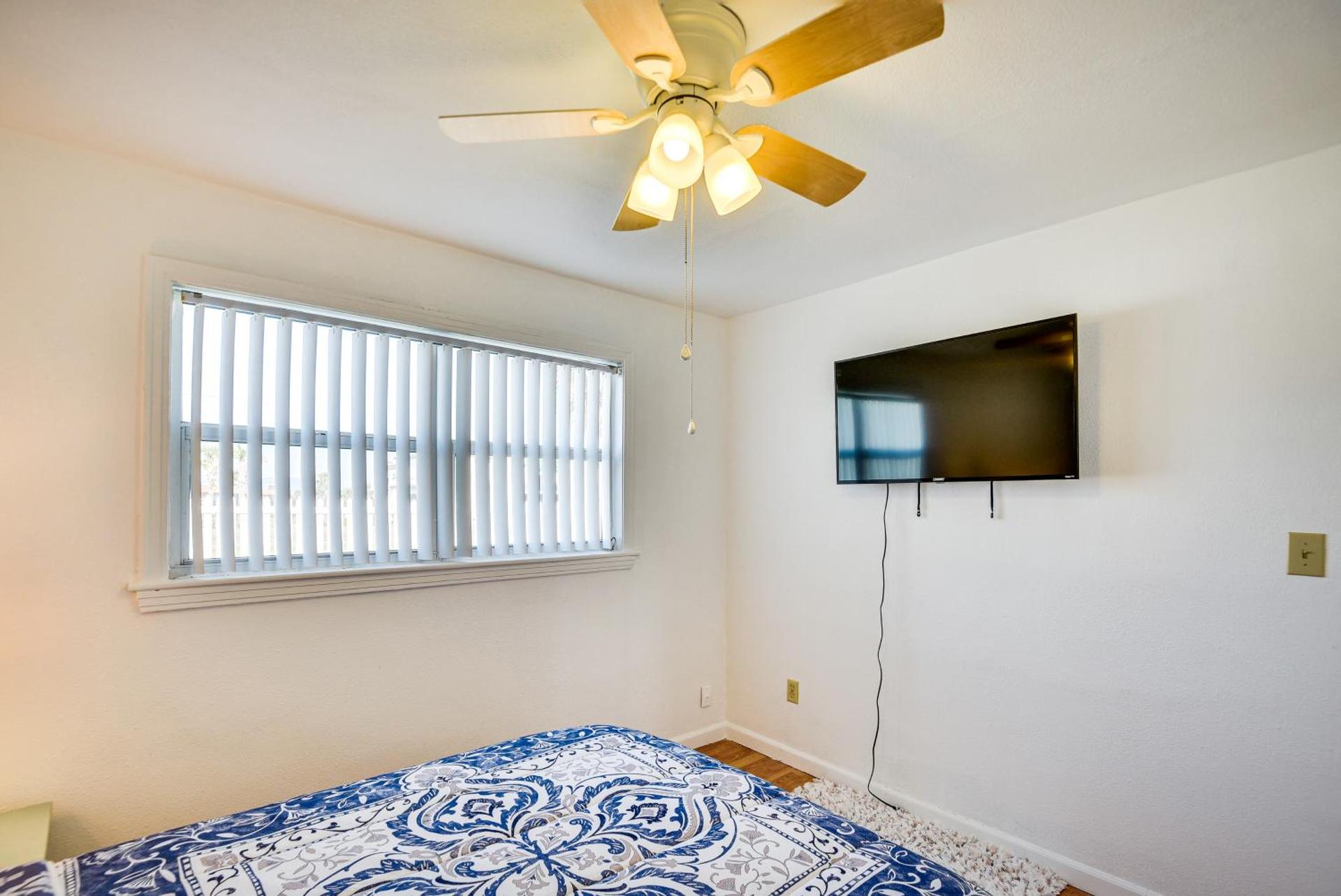 Ormond Beach Home Walk to Community Beach!