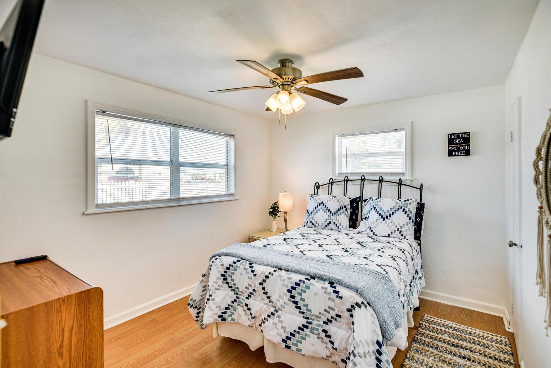 Ormond Beach Home Walk to Community Beach!