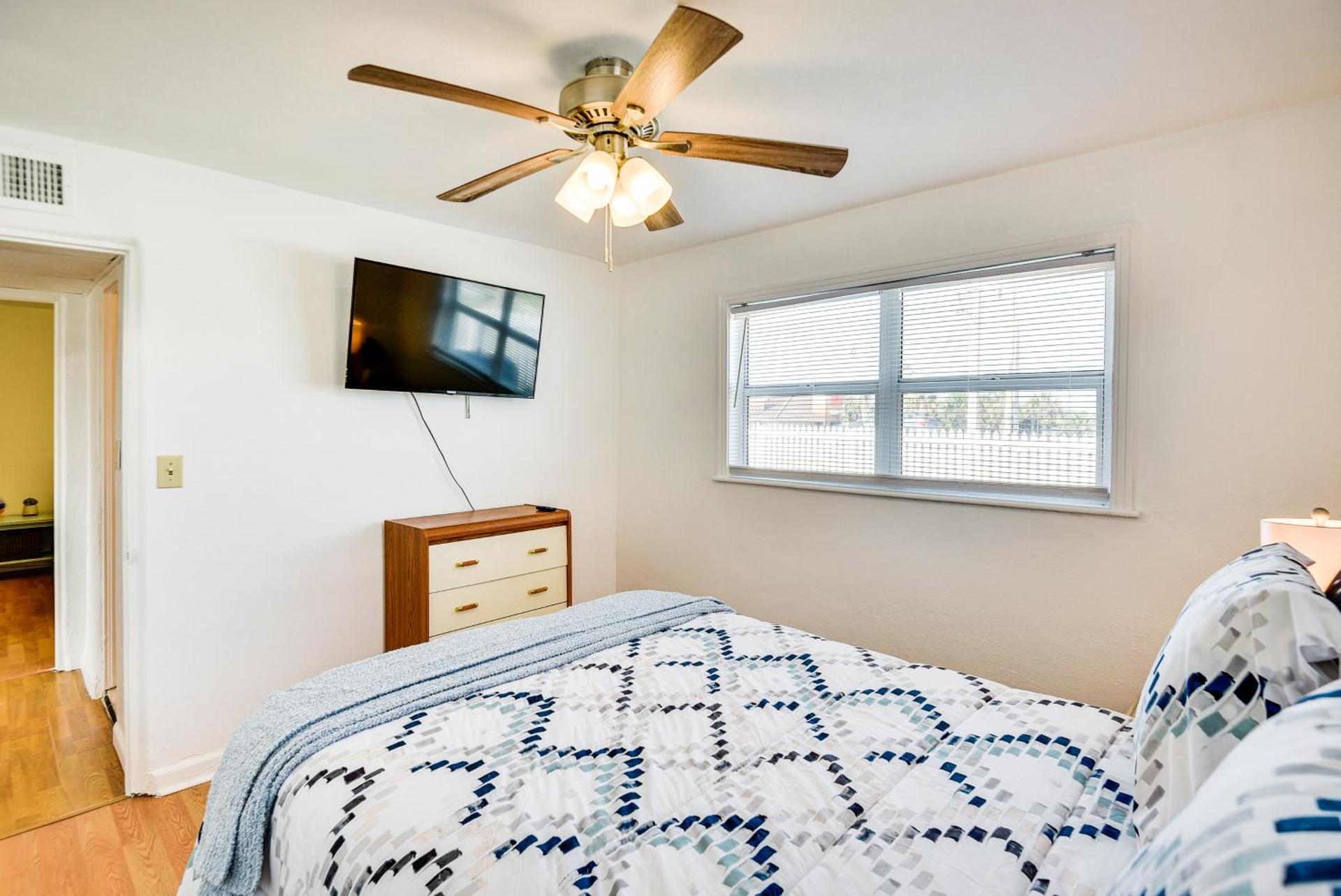 Ormond Beach Home Walk to Community Beach!