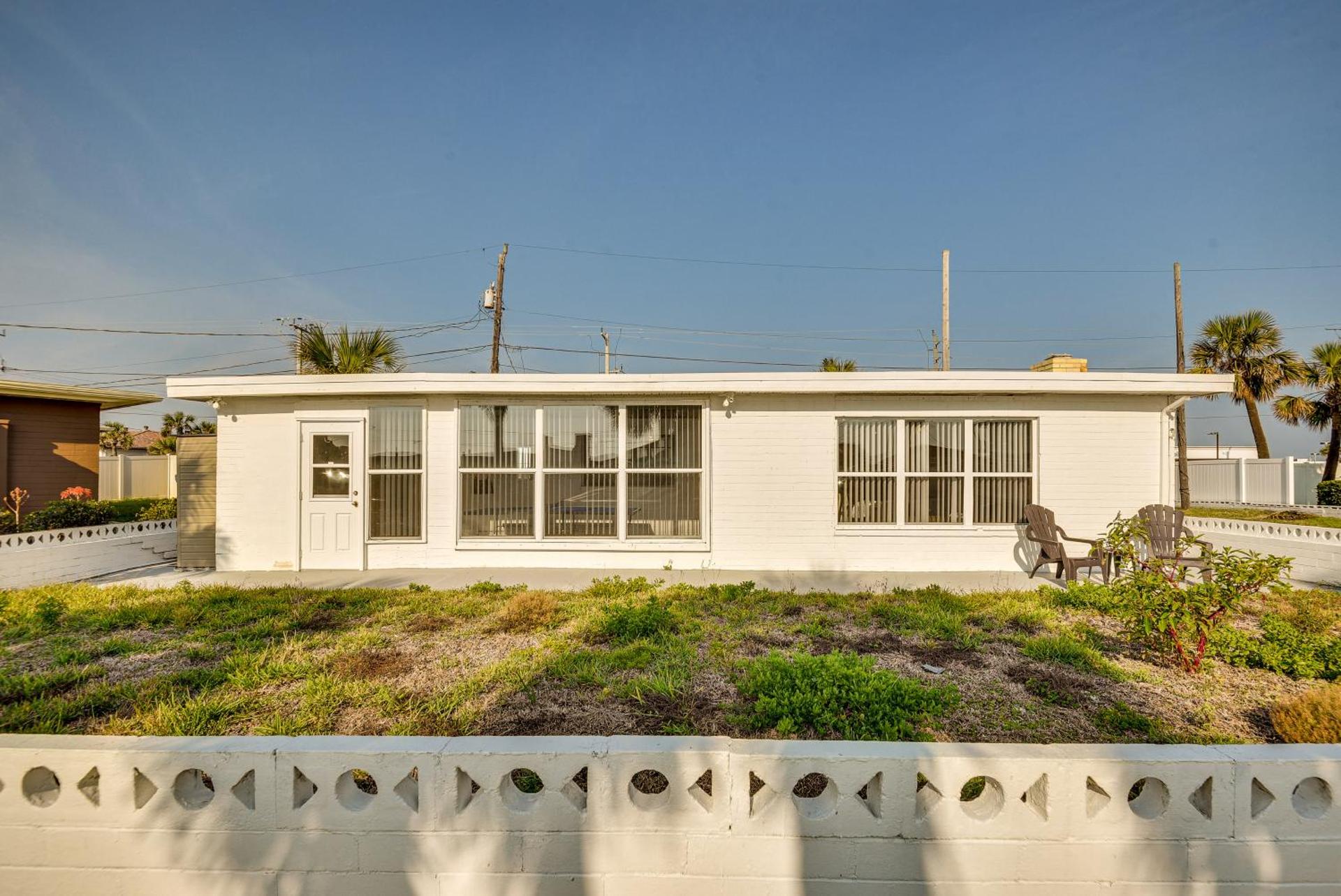 Ormond Beach Home Walk to Community Beach!