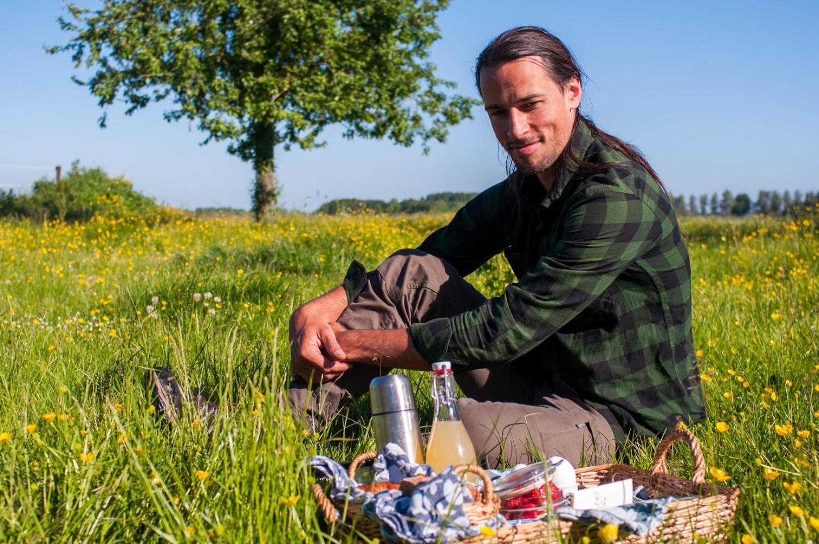 Cute little caravan for 2 in old orchard