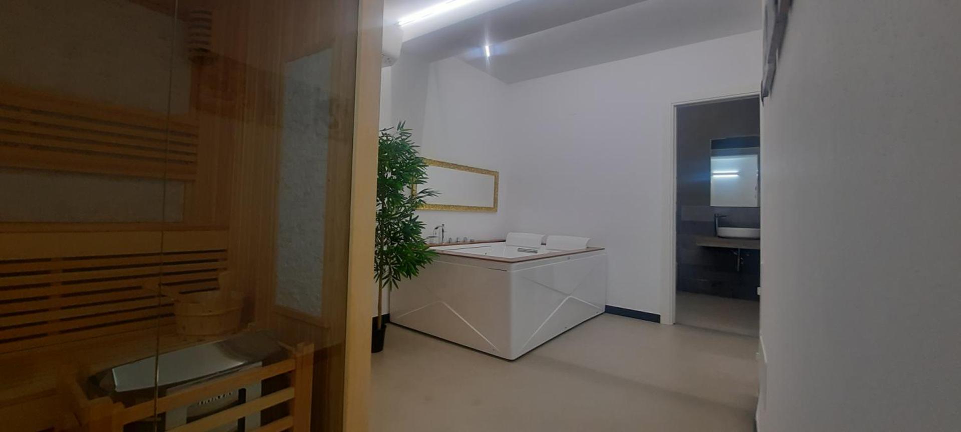 King Room with Spa Bath