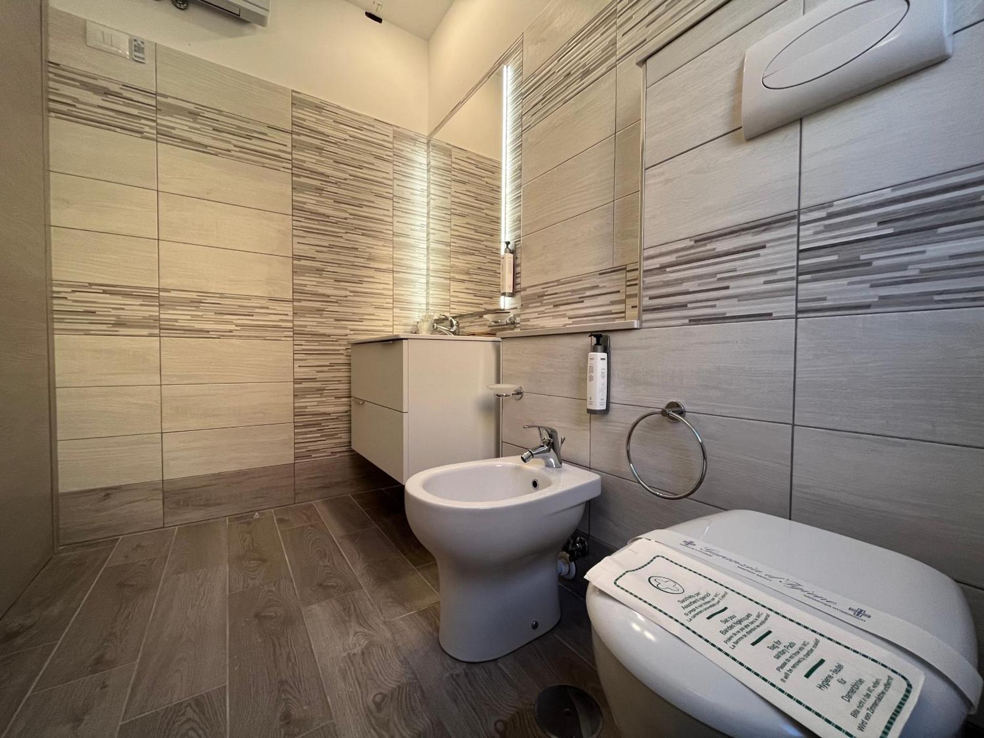 Queen Room with Spa Bath