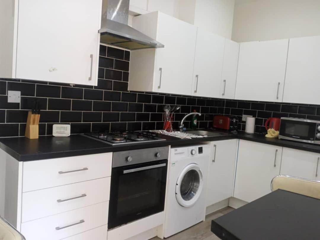 Double-bed (H2) close to Burnley city centre