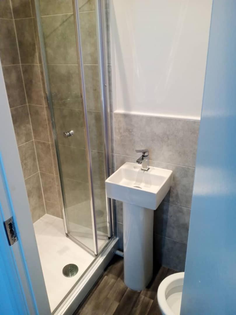 Ensuite Double-bed (R3) close to Burnley city centre