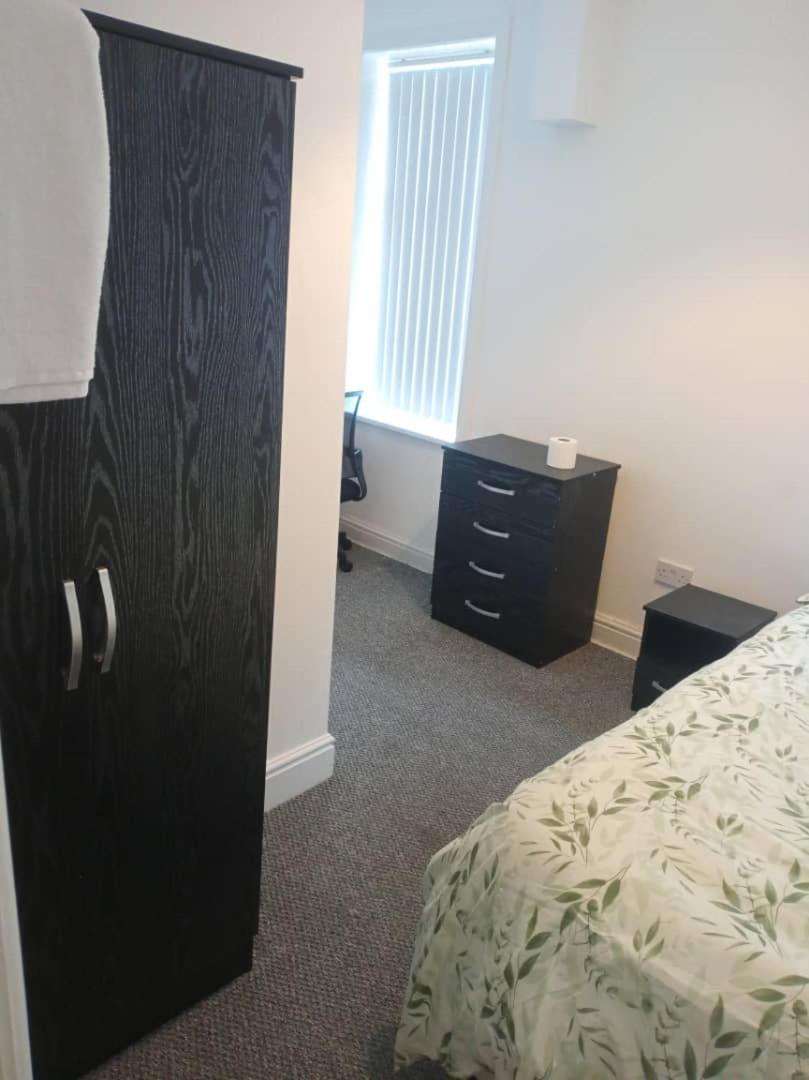 Ensuite Double-bed (R3) close to Burnley city centre