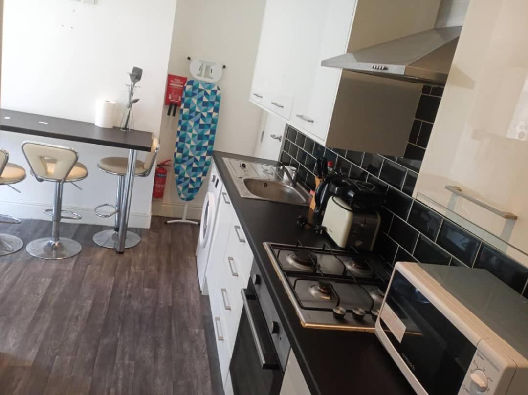 Ensuite Double-bed (R3) close to Burnley city centre
