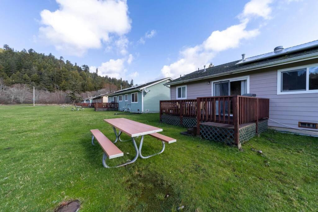 Elk Meadow Cabins 11A Roosevelt Elk Suite