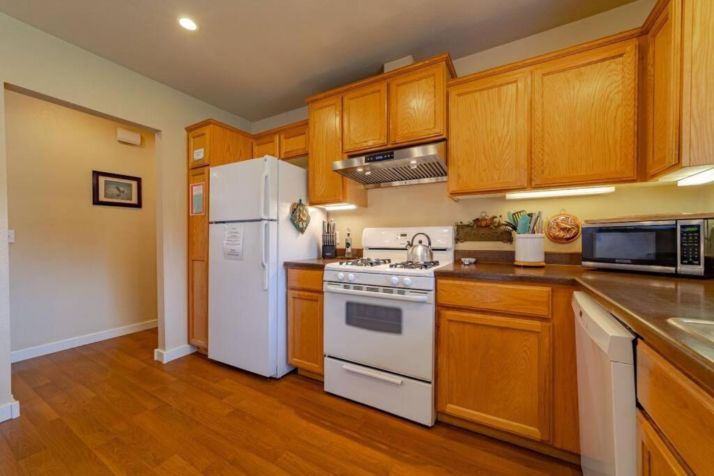 Elk Meadow Cabins 11A Roosevelt Elk Suite