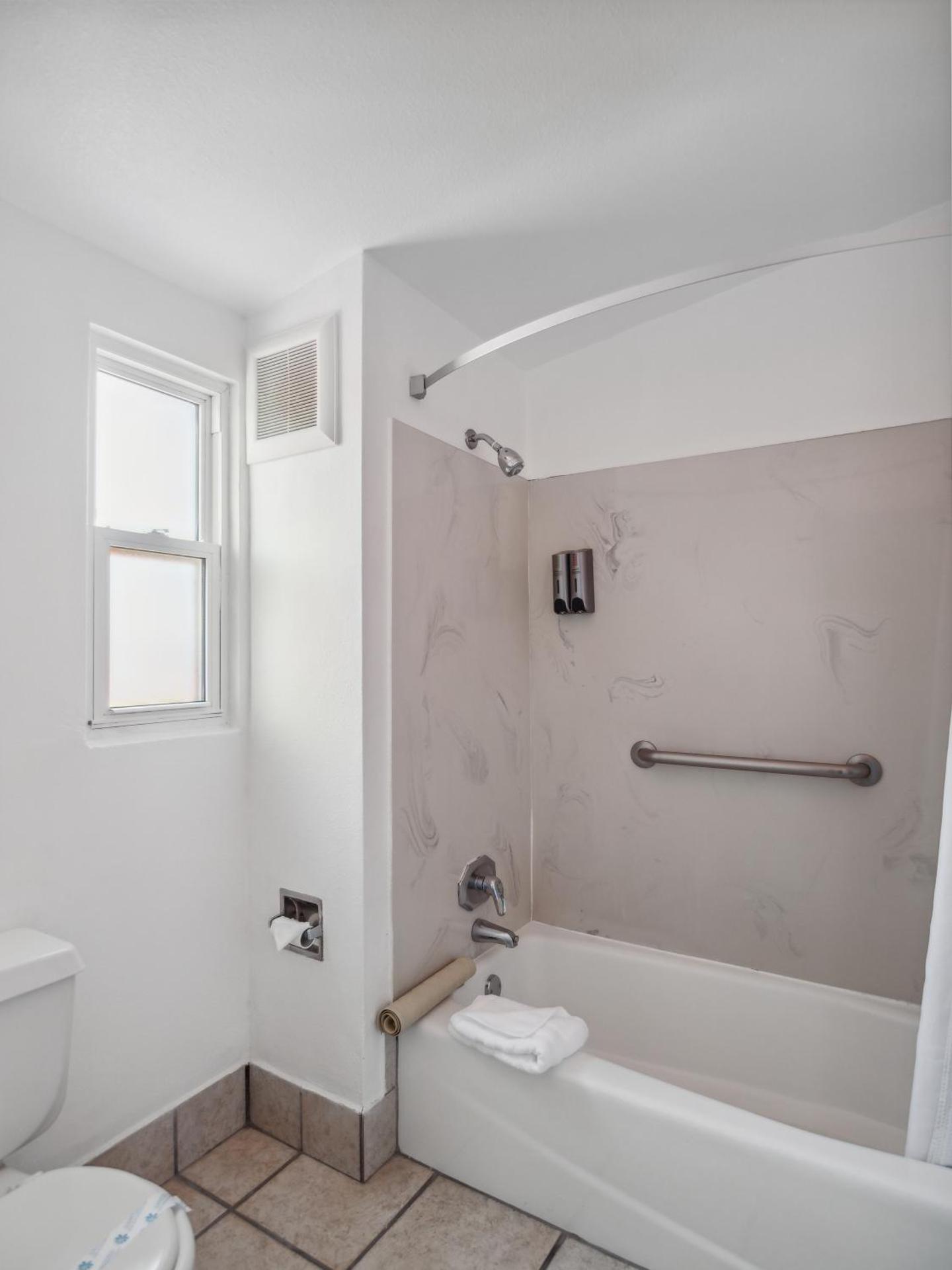 Discovery Inn Monterey Bay