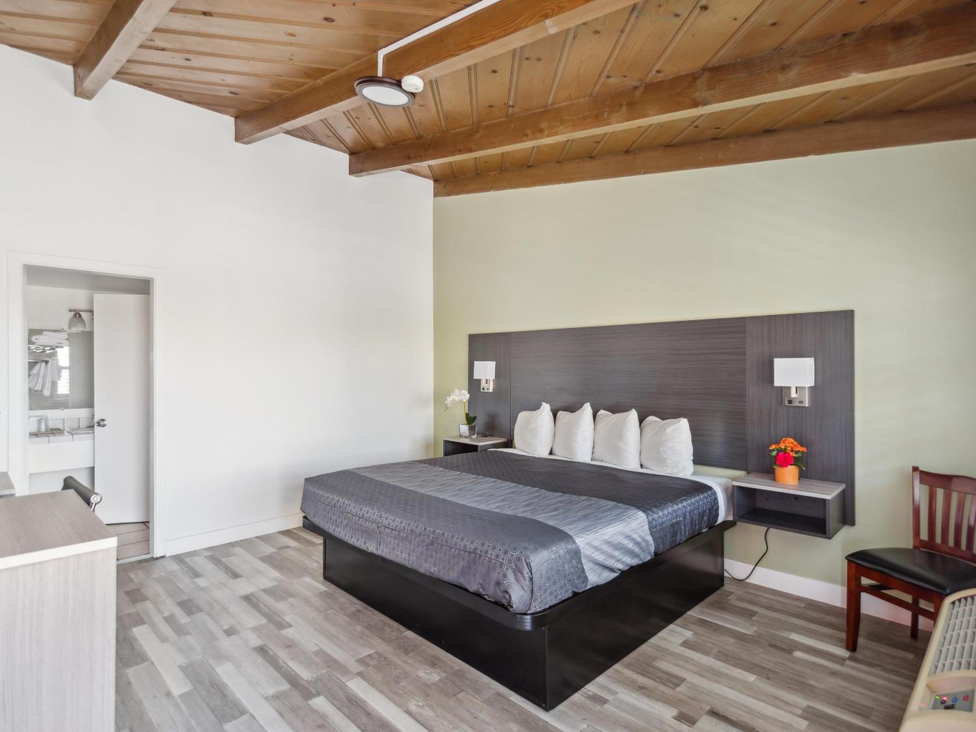 Discovery Inn Monterey Bay