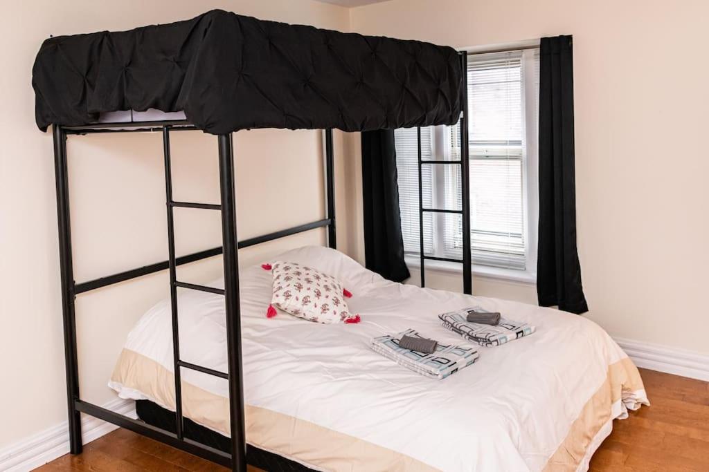 Luxurious condo (1100 sq2) /private elevator!