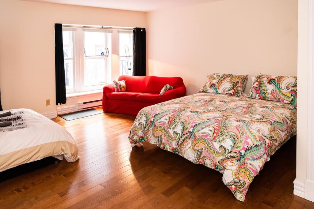 Luxurious condo (1100 sq2) /private elevator!