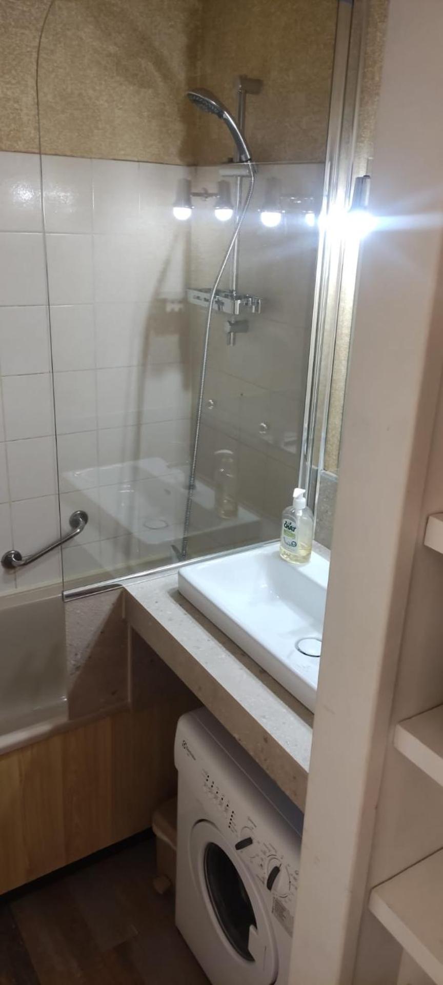 Studio avec vue panoramique sur la montagne