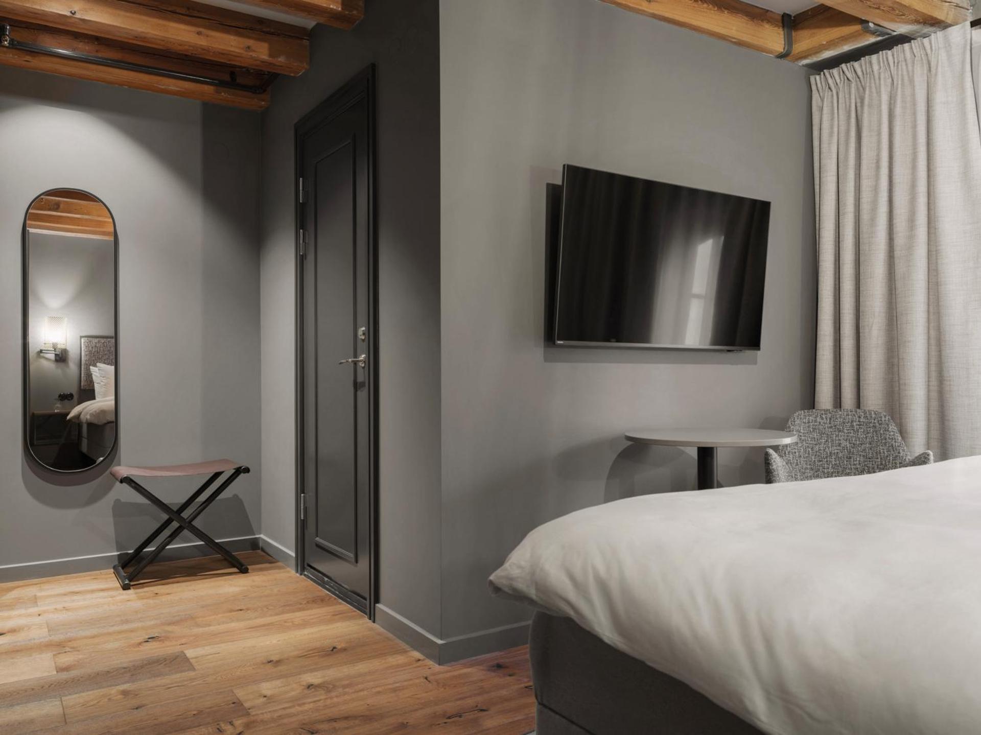 Hidden Oasis without Window - Spa Not Included