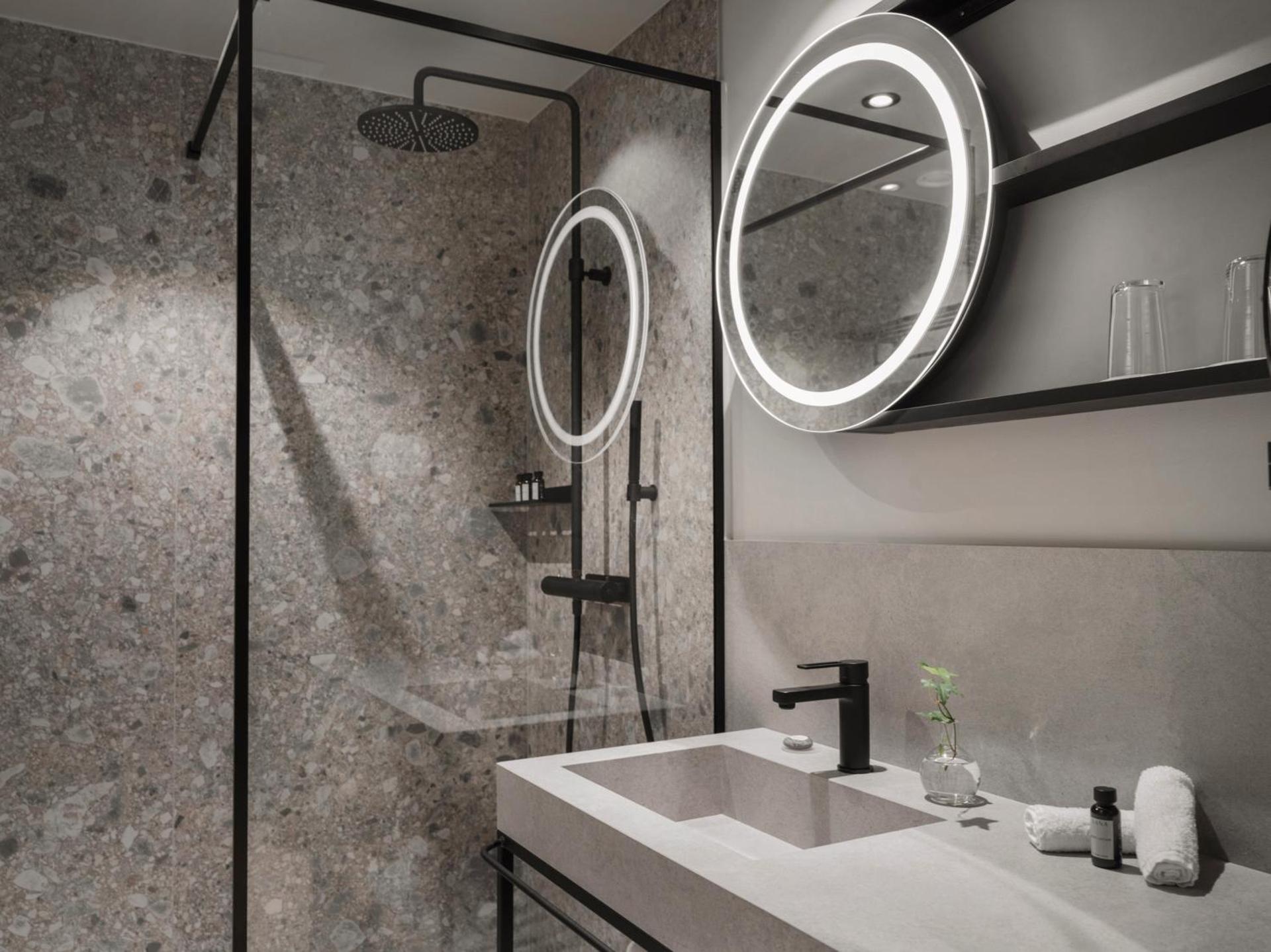  Spacious Collection Canal View  - Spa Not Included