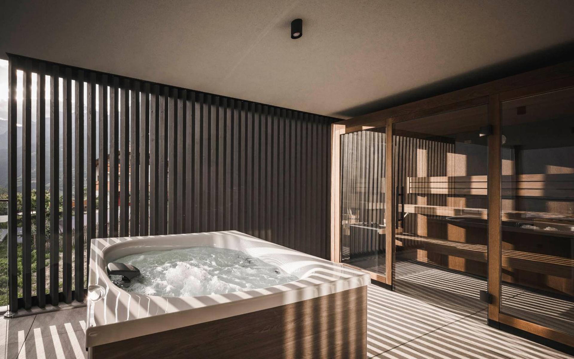 Suite with Private Sauna and Whirlpool (Upper Floor)