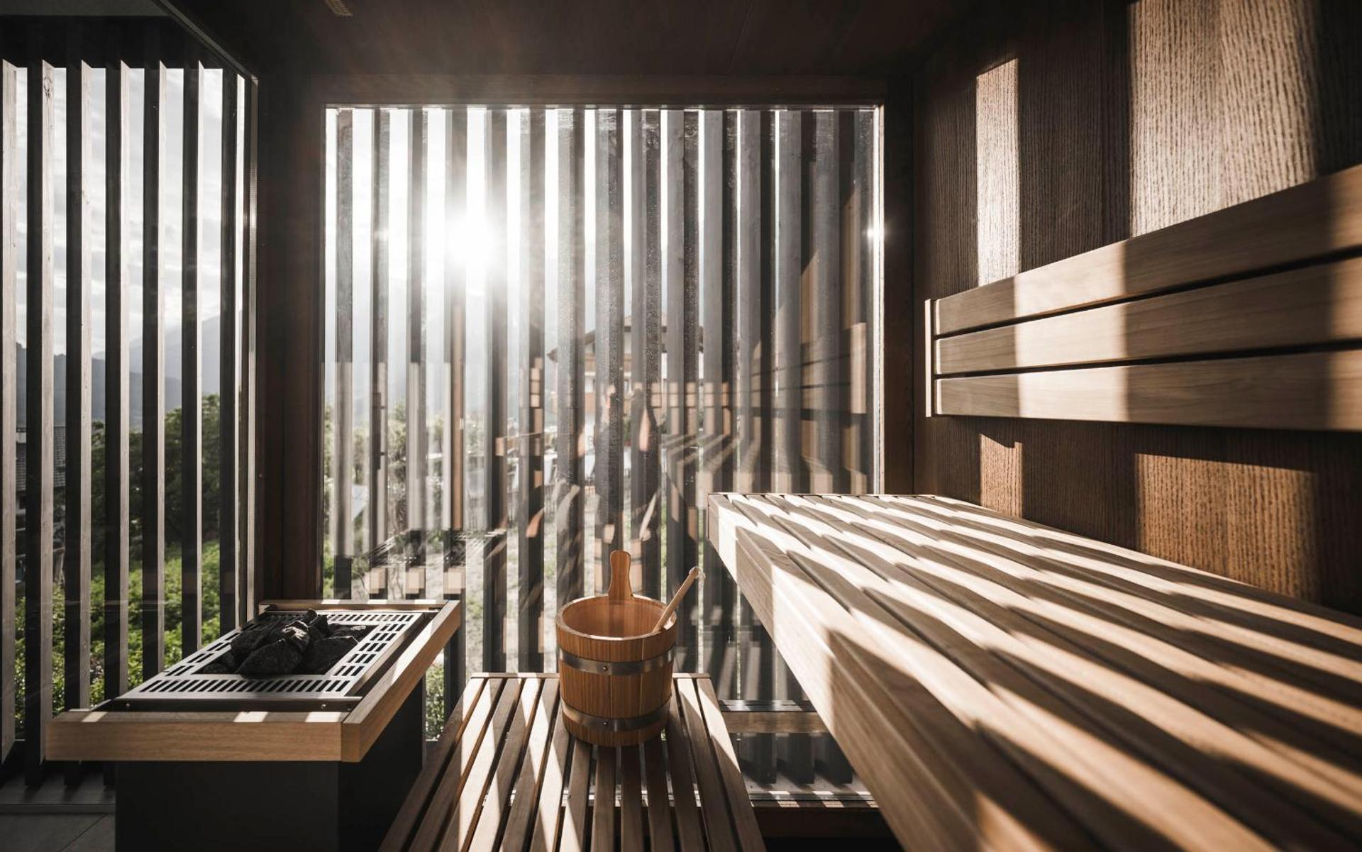 Suite with Private Sauna and Whirlpool (Upper Floor)