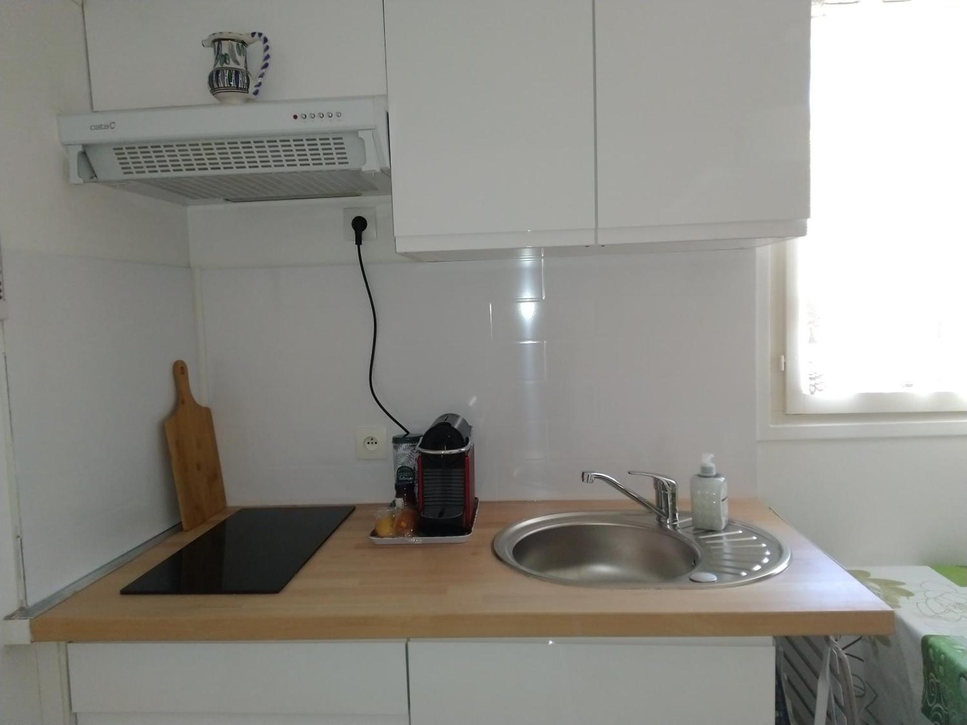 Studio neuf climatisé proche d'Agde