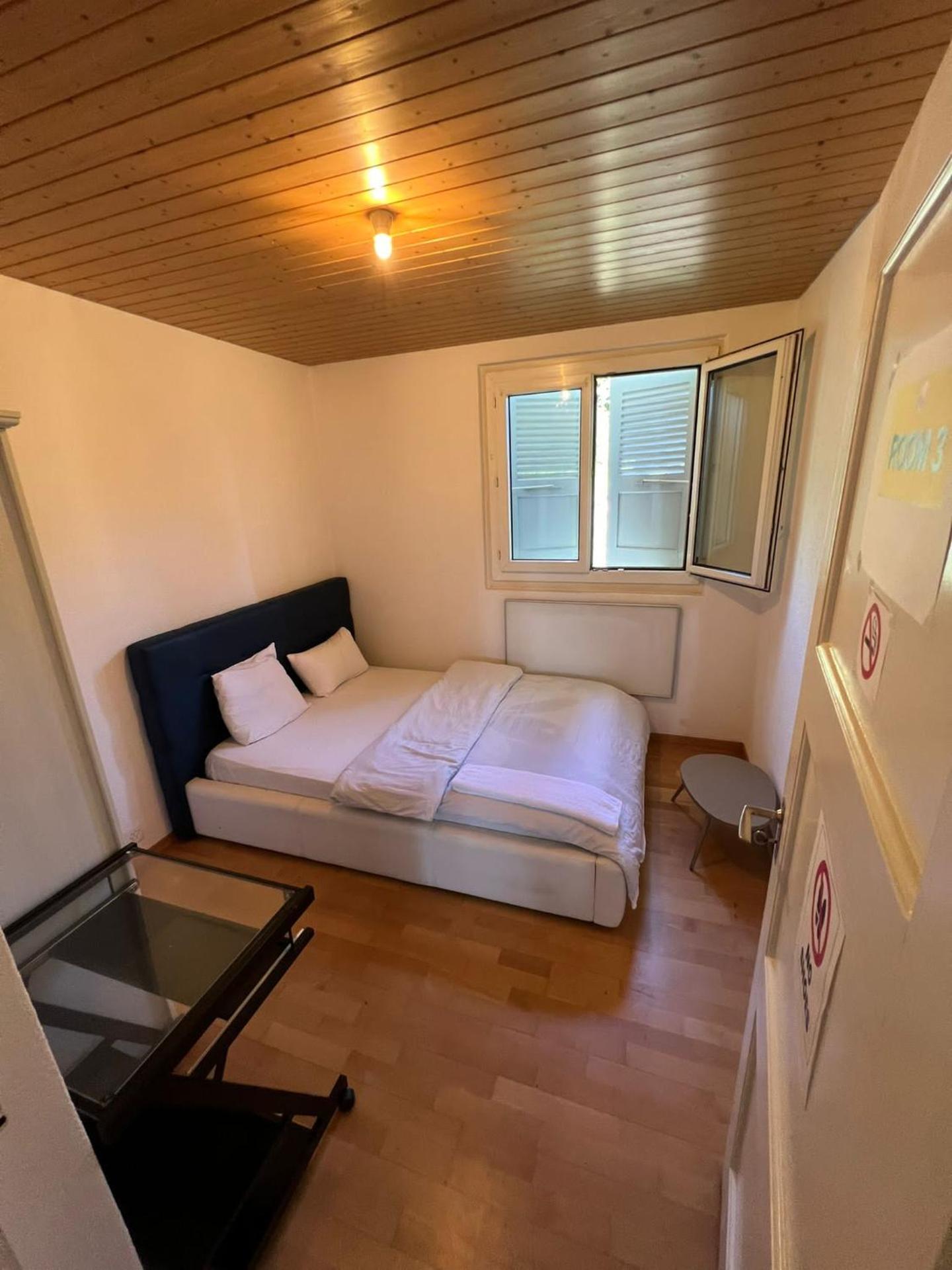 Private room for long term rent 1000-1200CHF per month