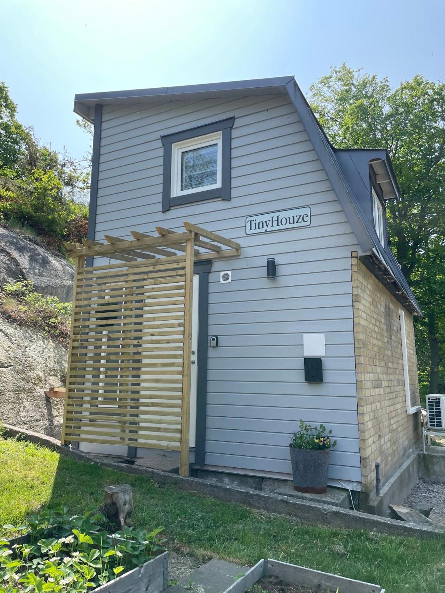 TinyHouze