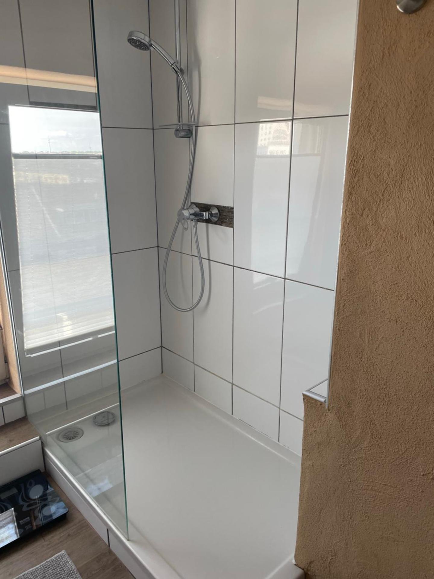 Schönes einfaches zentrales Zimmer über den Dächern der Stadt