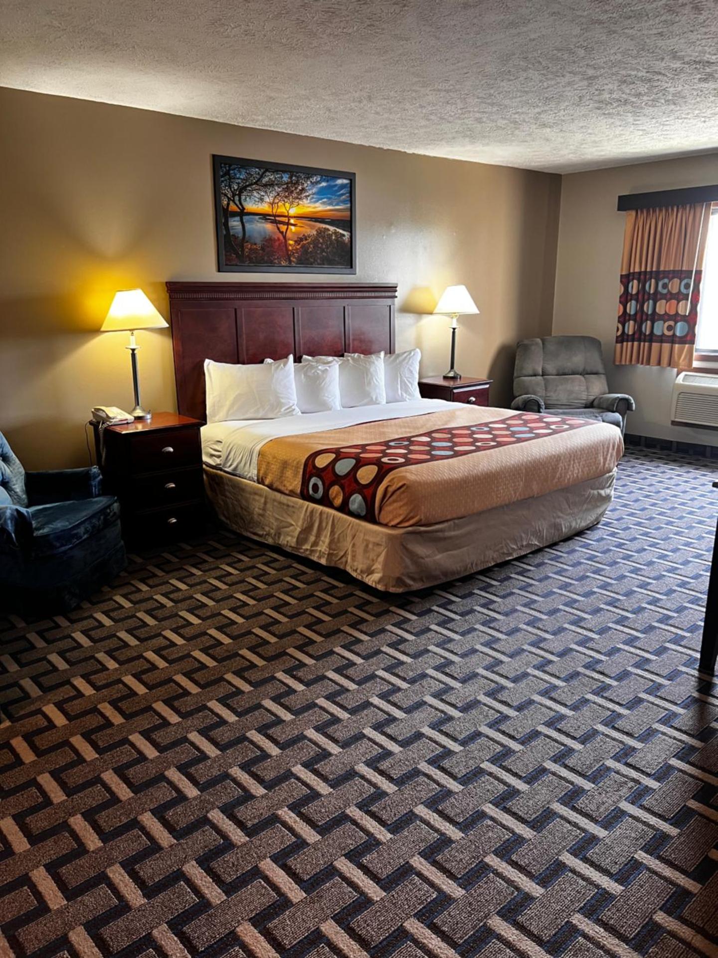 Sky Lodge Inn & Suites - Delavan